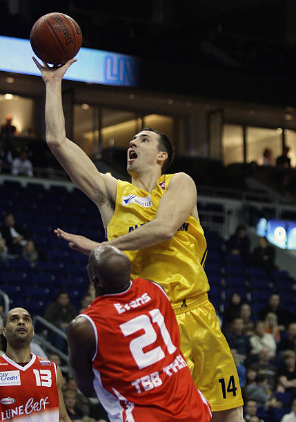 在此背景下 在此背景下